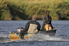 Fischer auf dem Okavango